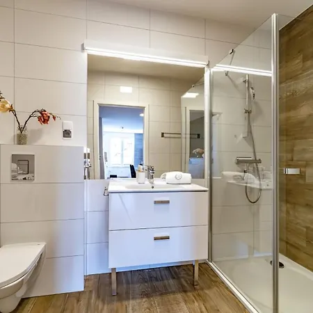 Medallion Apartment *